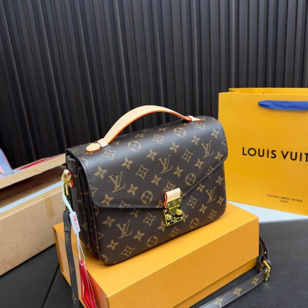 Replica Louis Vuitton Bag 24*18CM