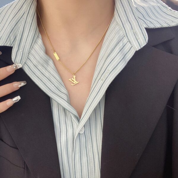 Replica LOUIS VUITTON Necklace