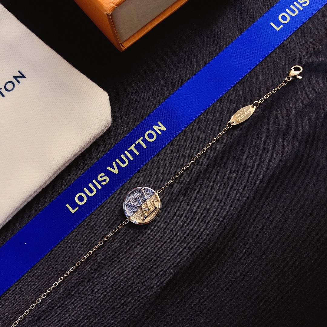 Replica LOUIS VUITTON Necklace