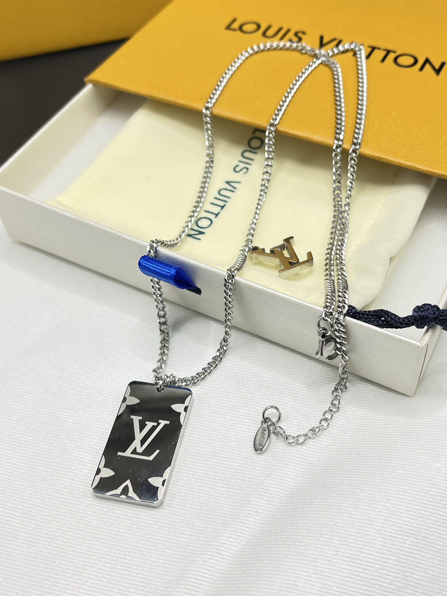 Replica LOUIS VUITTON Necklace