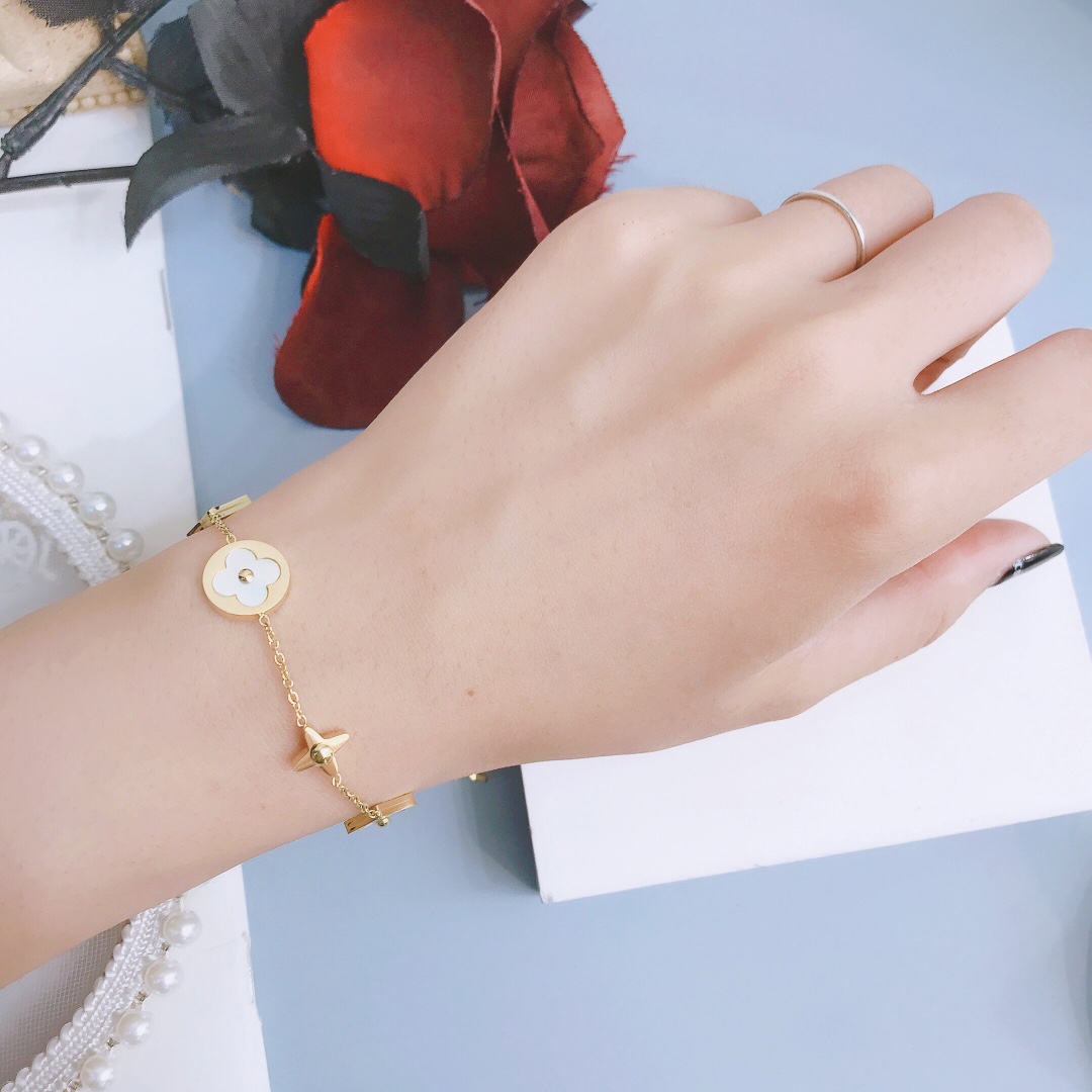 Replica LOUIS VUITTON Bracelet