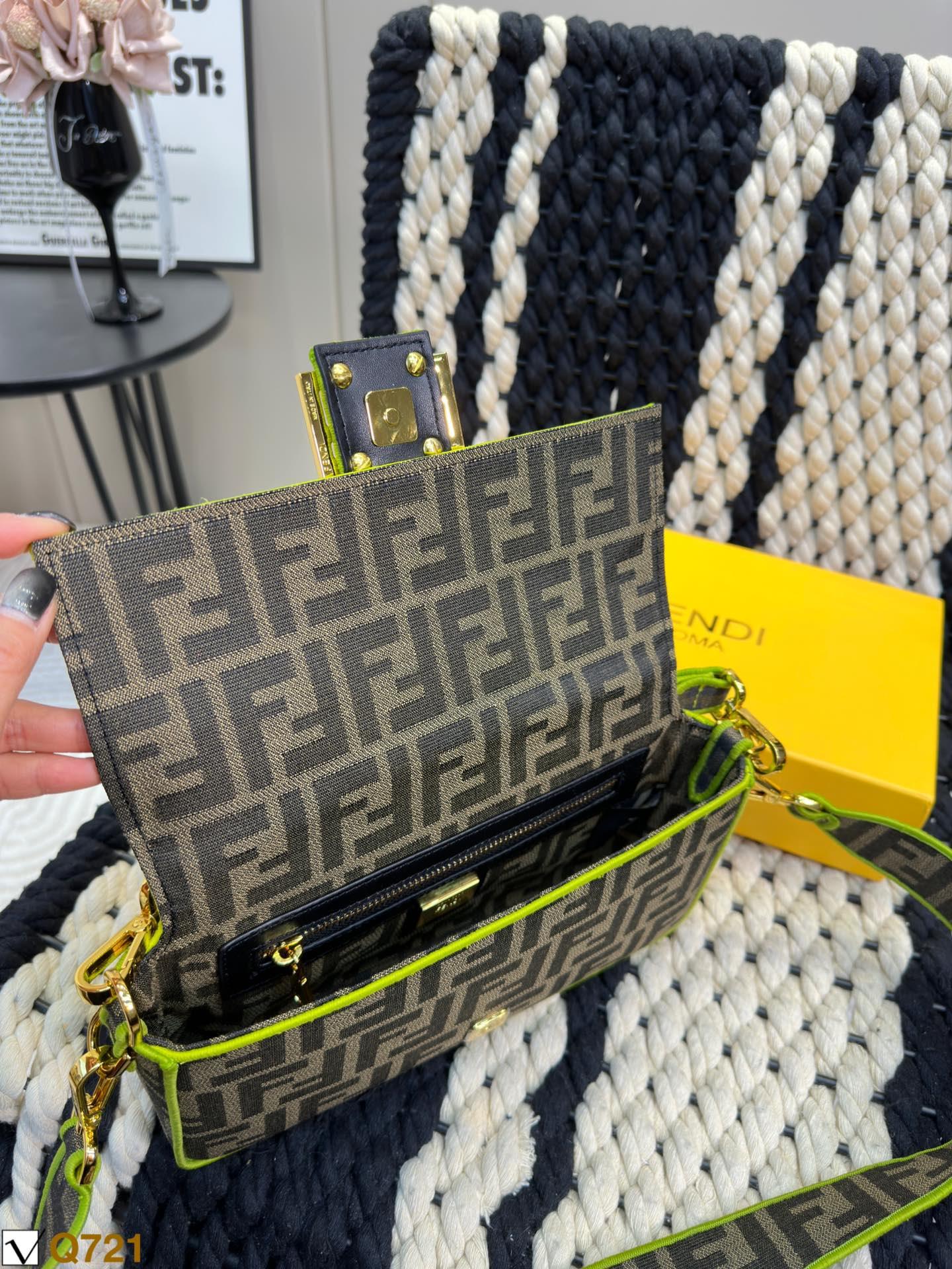 Replica Fendi Bag 14*25CM