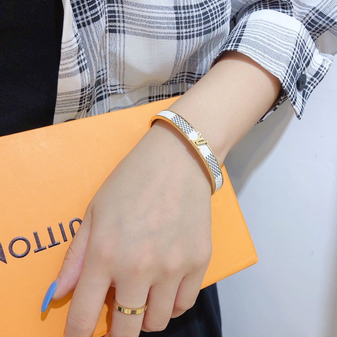 Replica LOUIS VUITTON Bangle