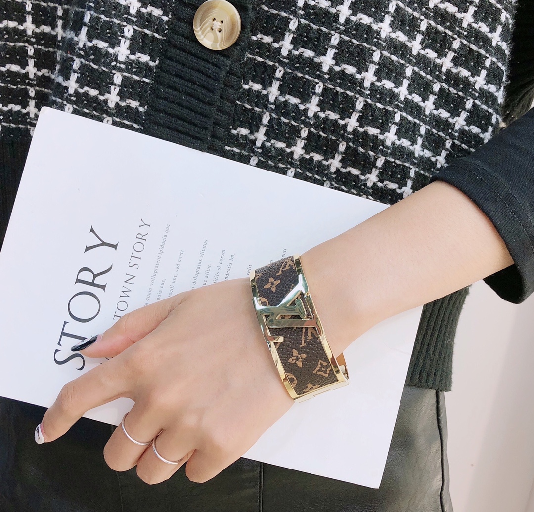 Replica LOUIS VUITTON Bangle