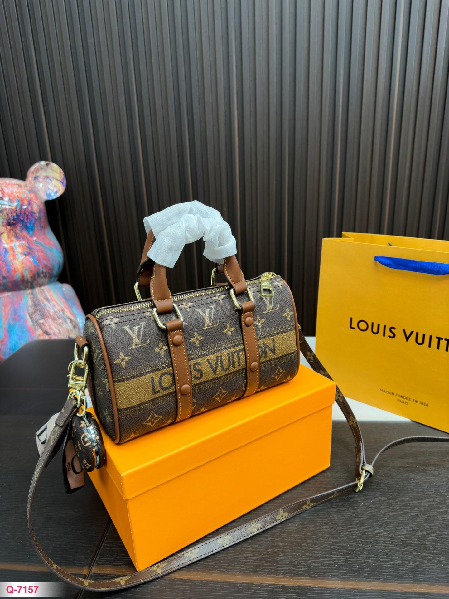 Replica Louis Vuitton Bag 13*23CM