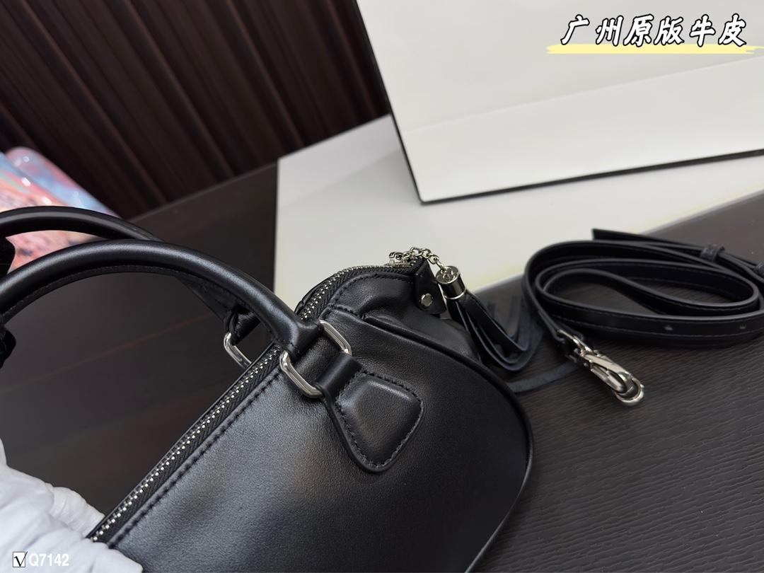 Replica Chanel Bag 13*23CM