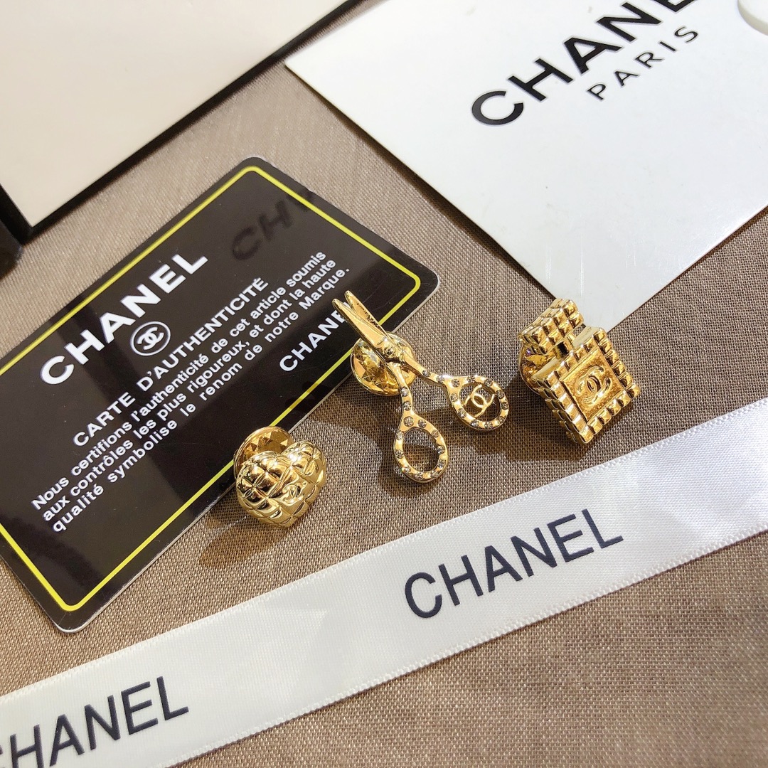 Replica CHANEL Brooch