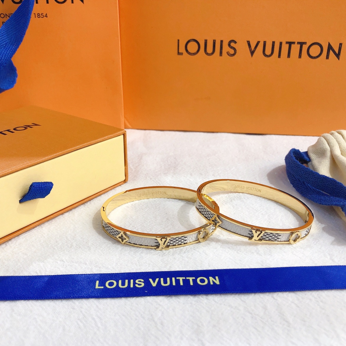 Replica LOUIS VUITTON Bangle