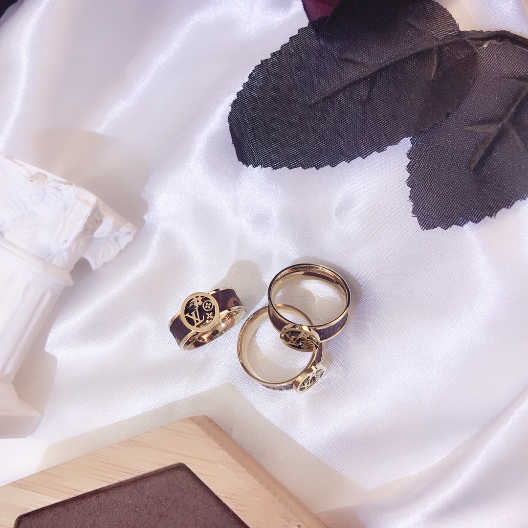 Replica LOUIS VUITTON Ring