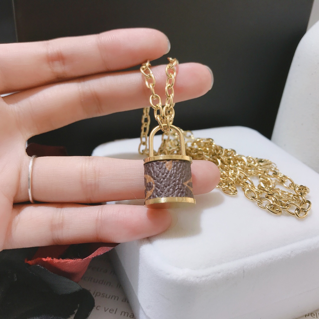 Replica LOUIS VUITTON Necklace
