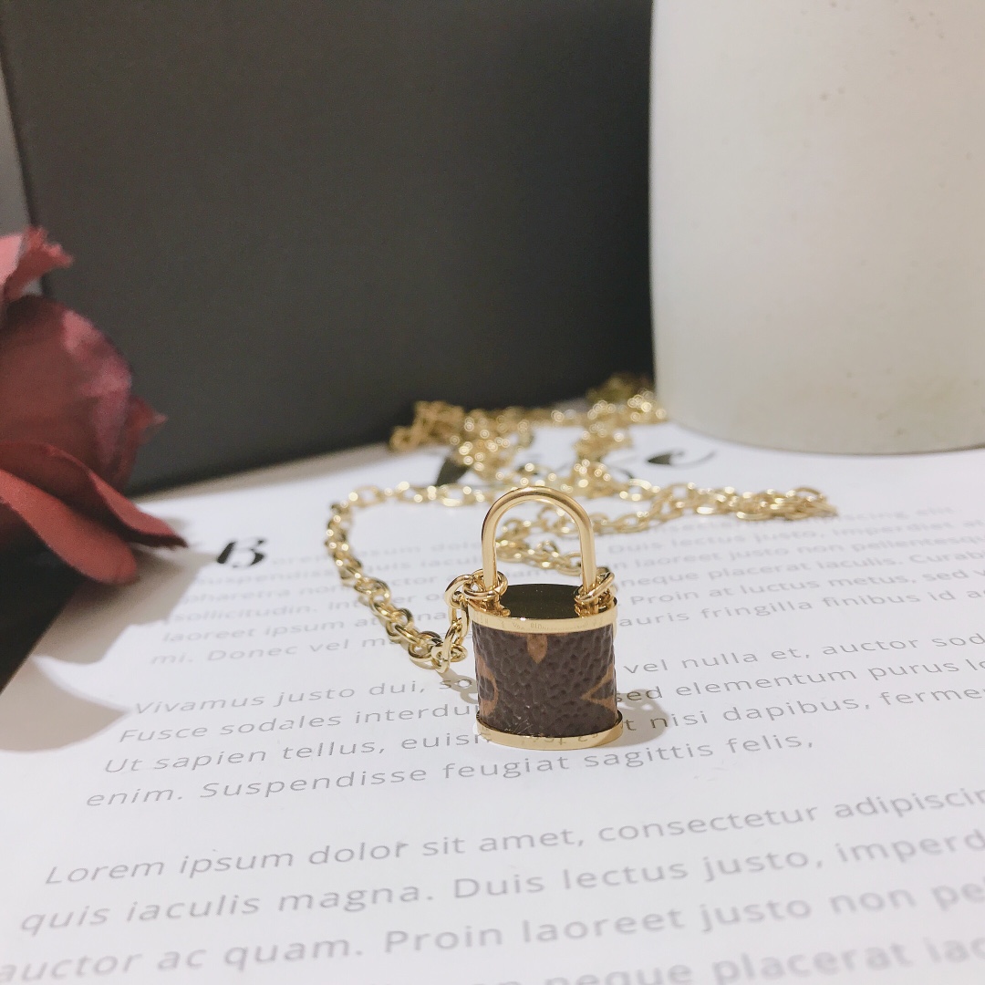 Replica LOUIS VUITTON Necklace