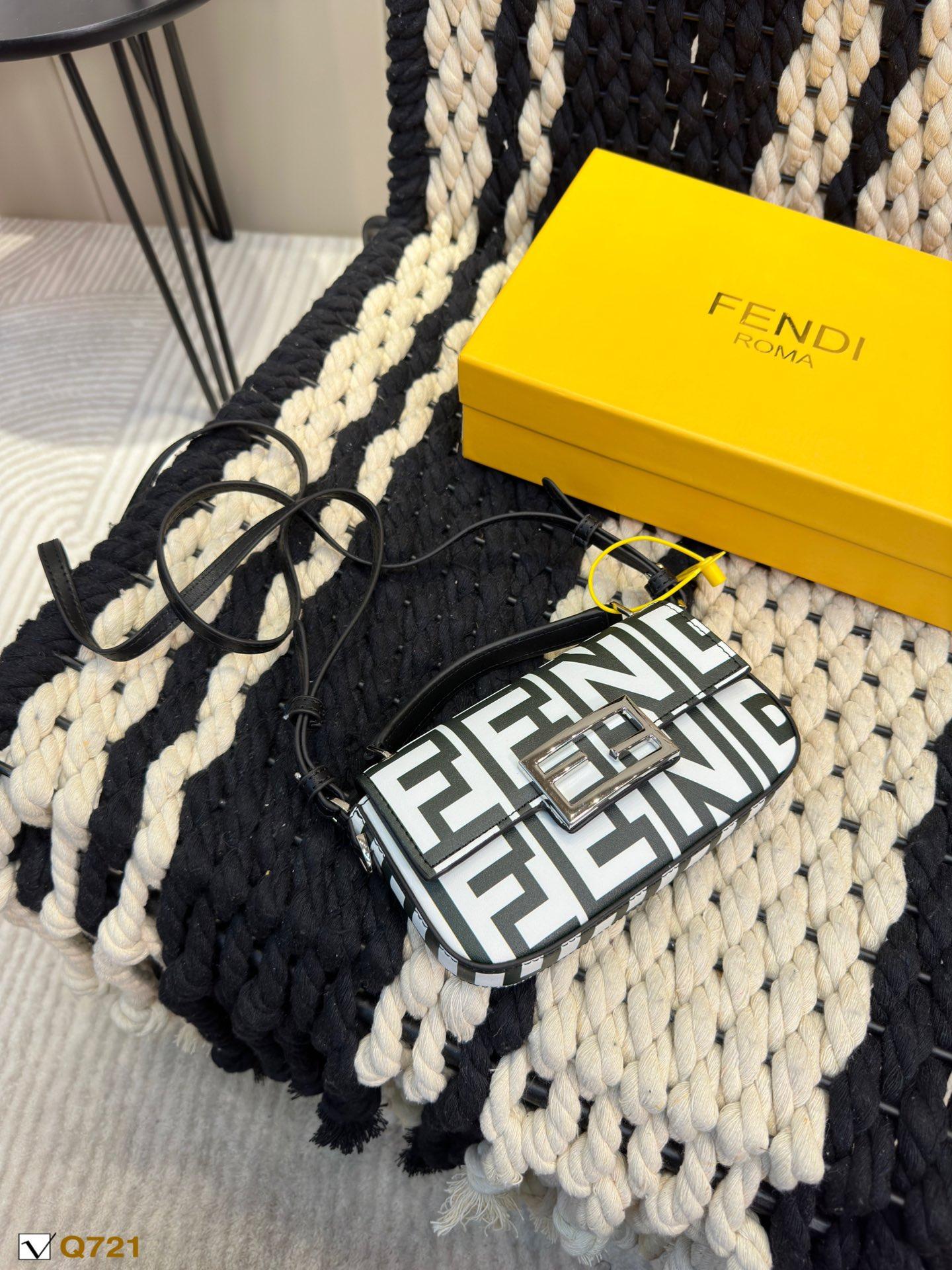 Replica Fendi Bag 13*7*19CM