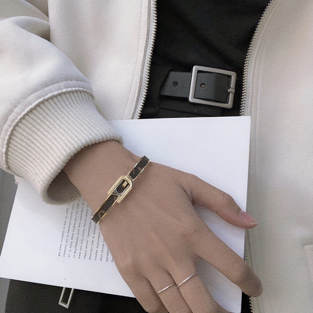 Replica LOUIS VUITTON Bangle