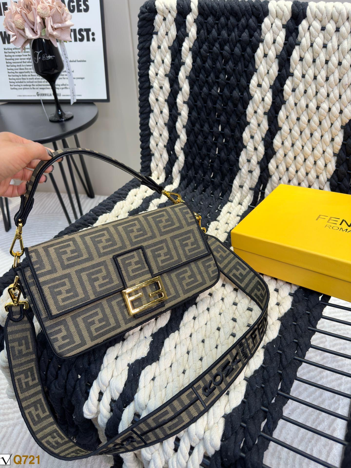 Replica Fendi Bag 14*25CM