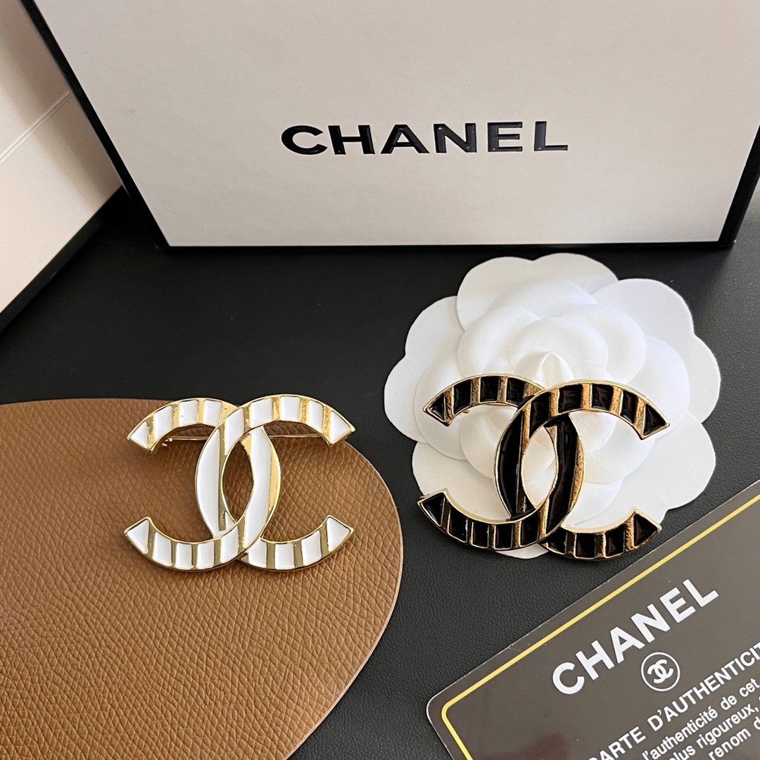 Replica CHANEL Brooch