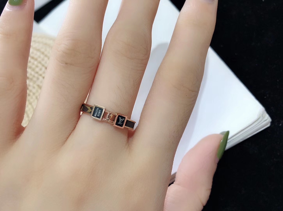Replica LOUIS VUITTON Ring