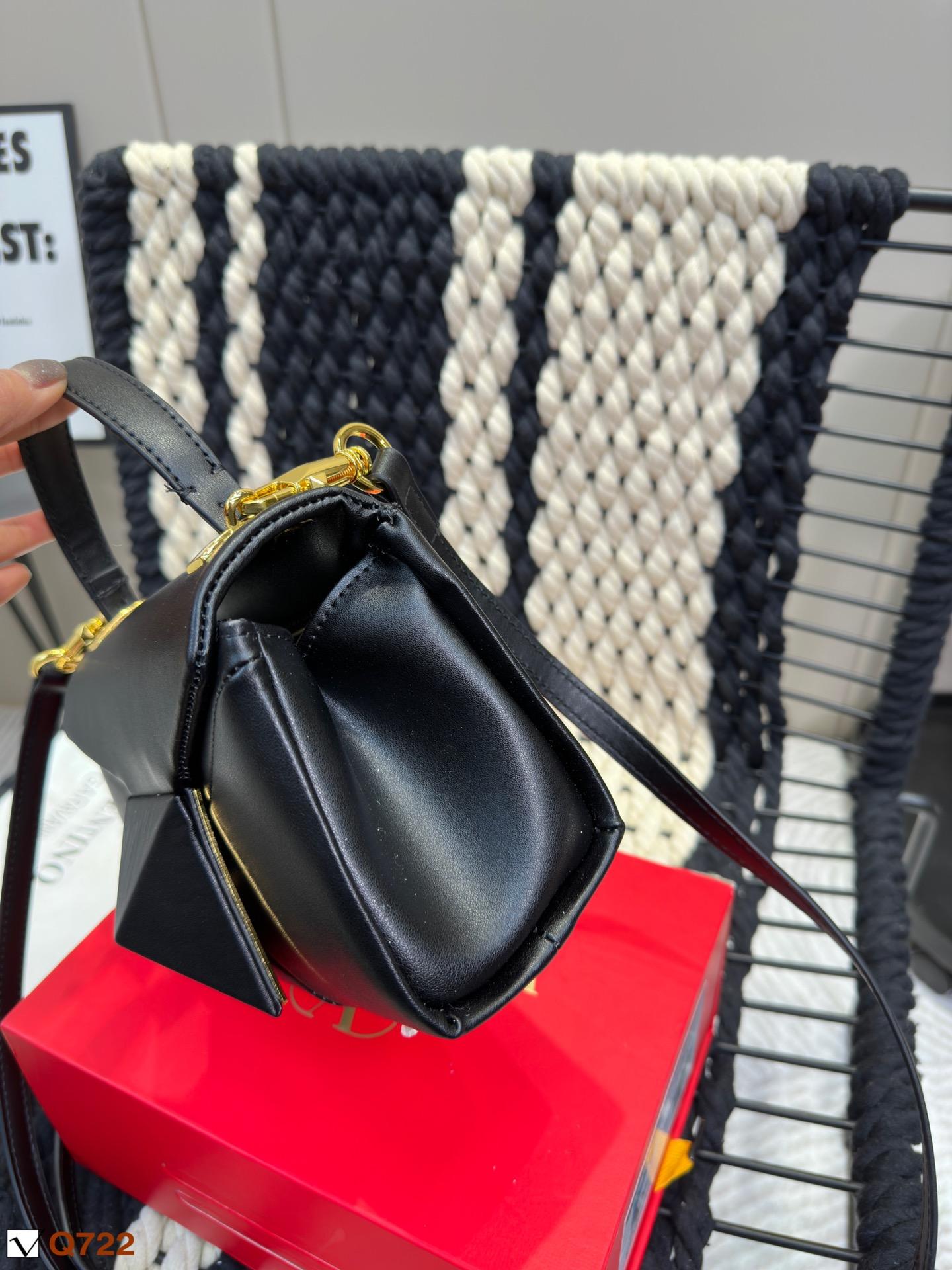 Replica Valentino Bag 19*12CM