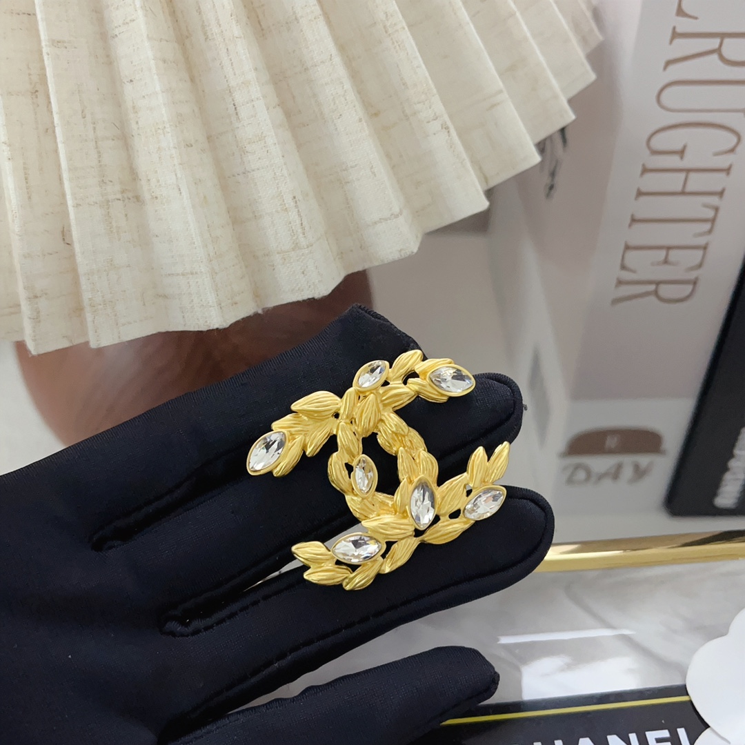 Replica CHANEL Brooch