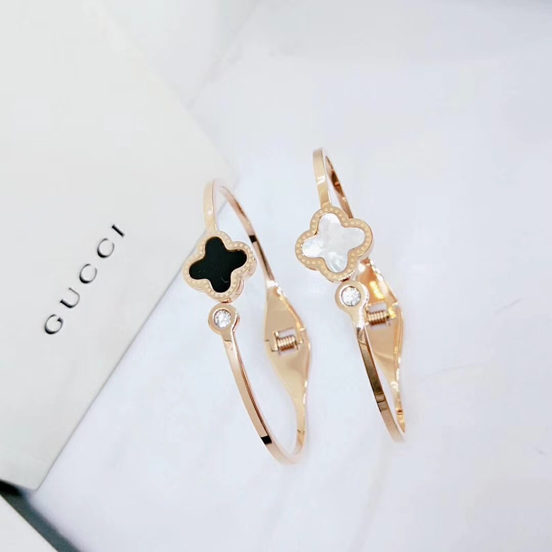 Replica VanCleef Arpels Bangle