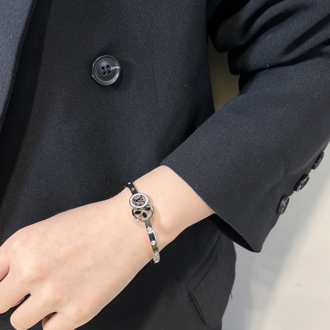 Replica LOUIS VUITTON Bangle