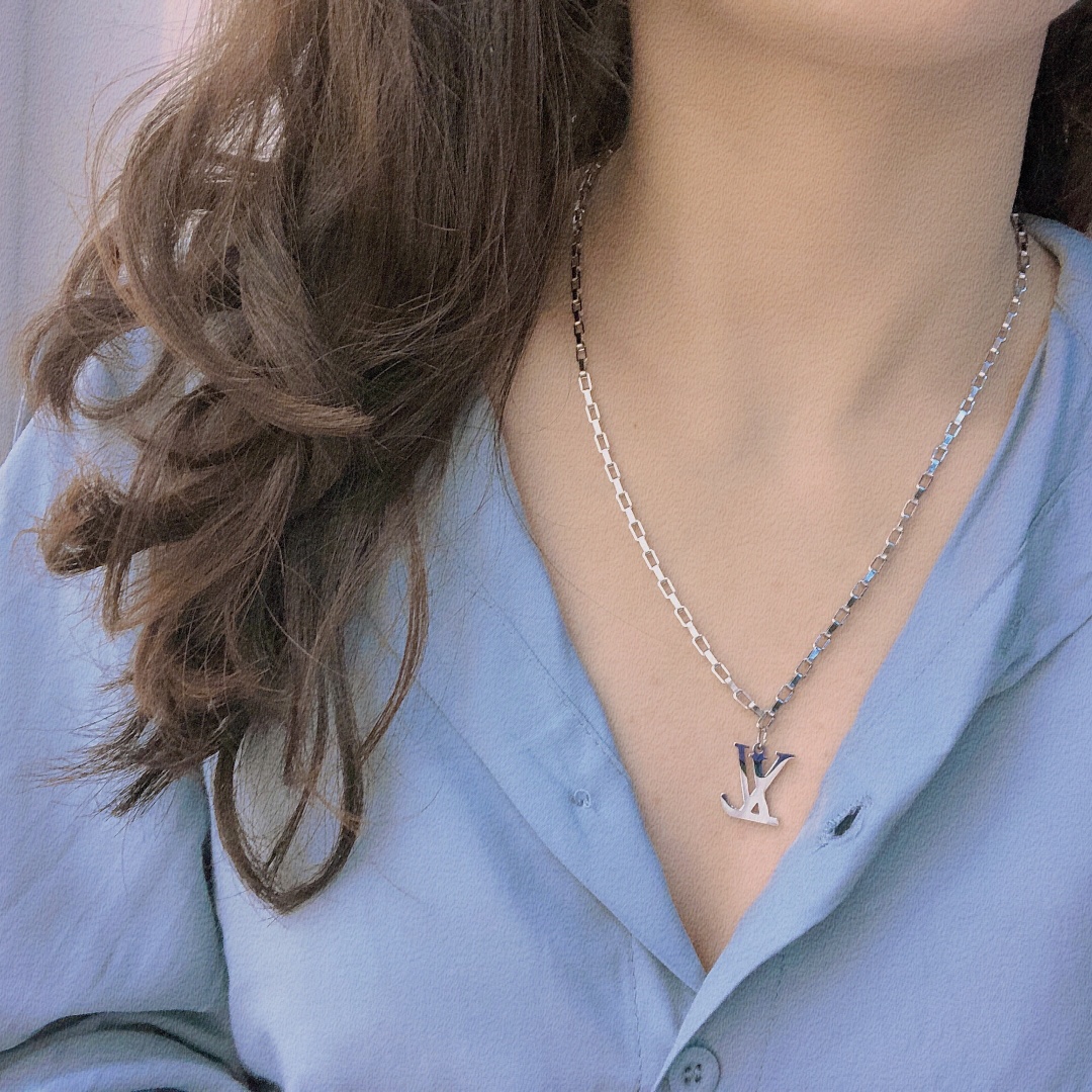 Replica LOUIS VUITTON Necklace