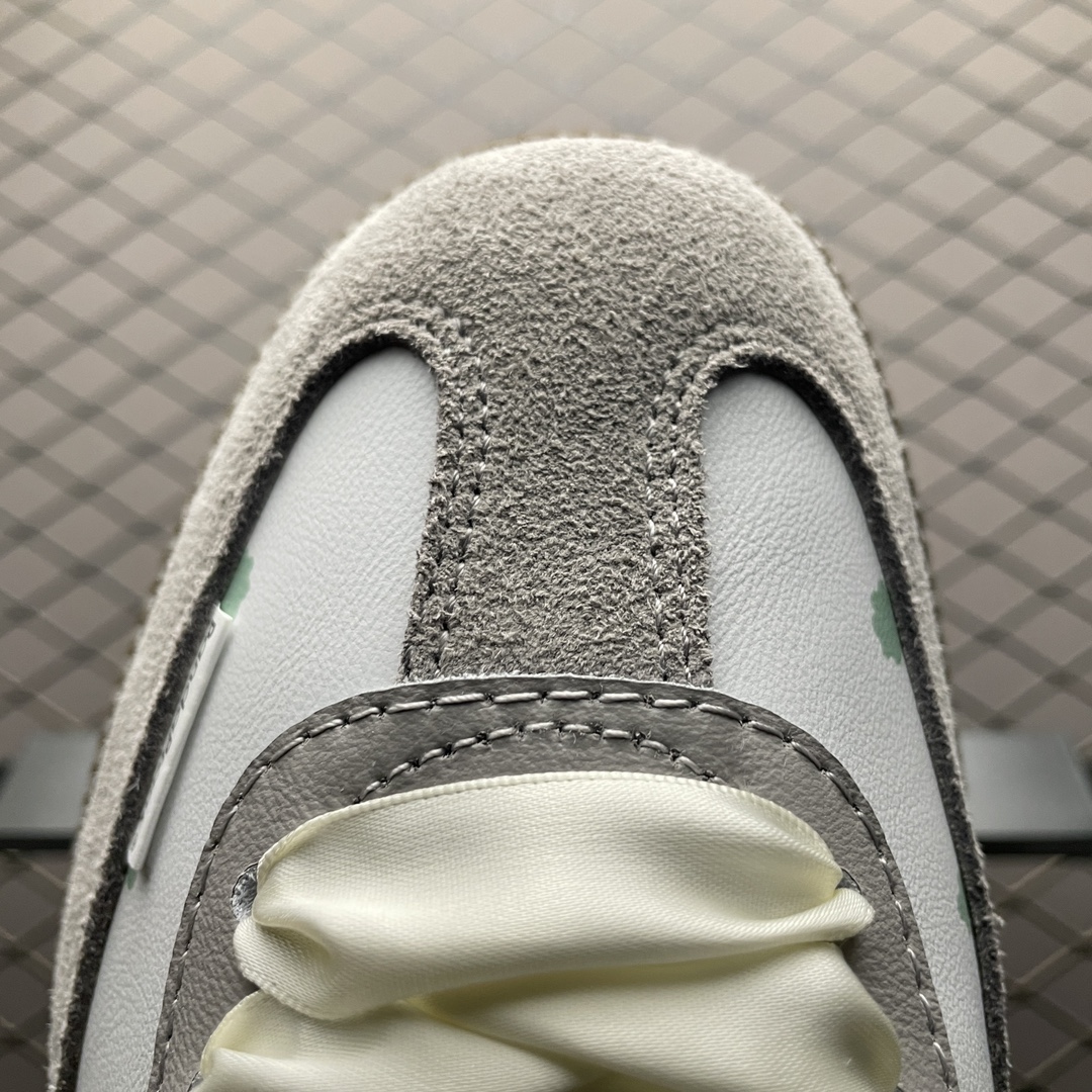 Replica Adidas Shoe Panda Prank x Adidas Samba