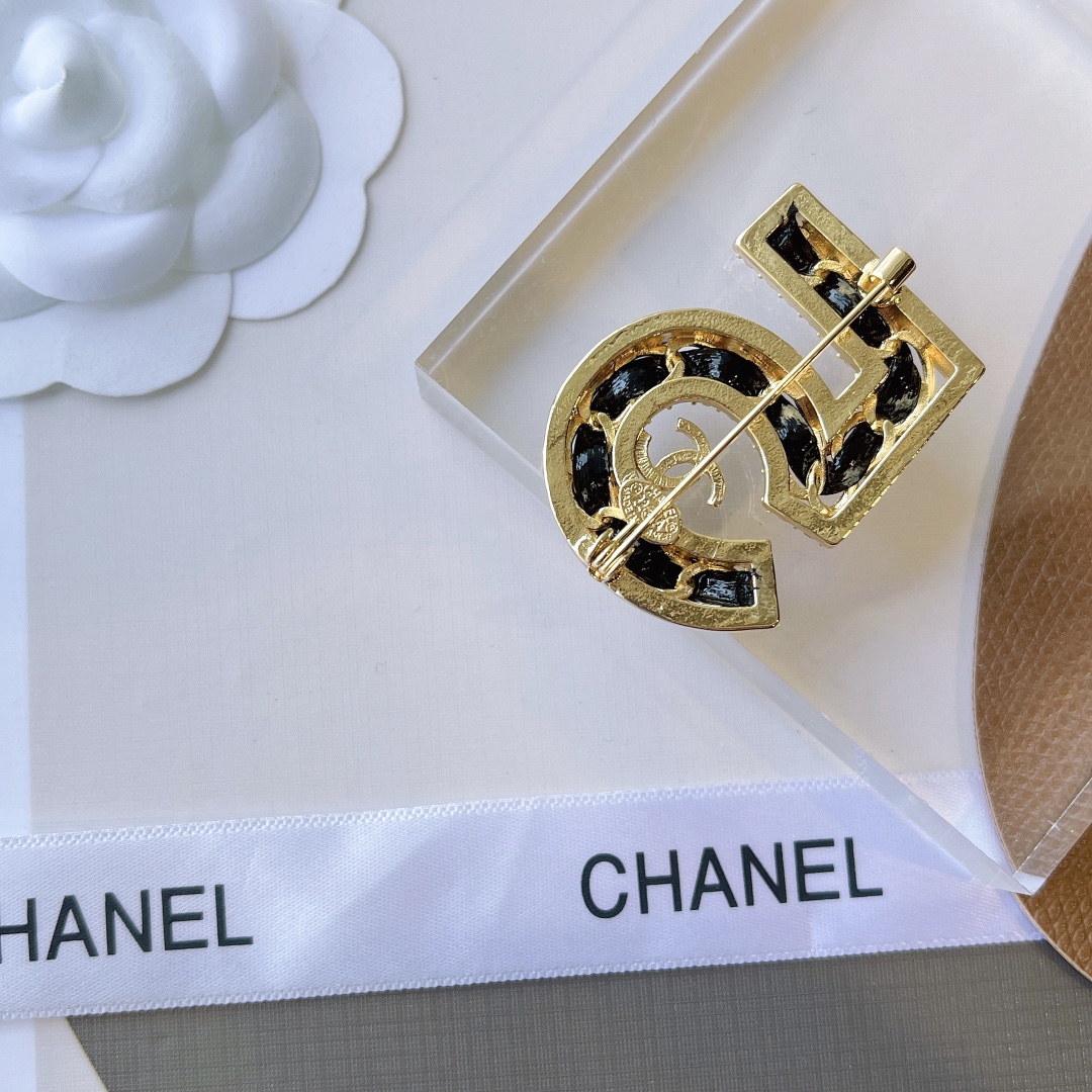 Replica CHANEL Brooch