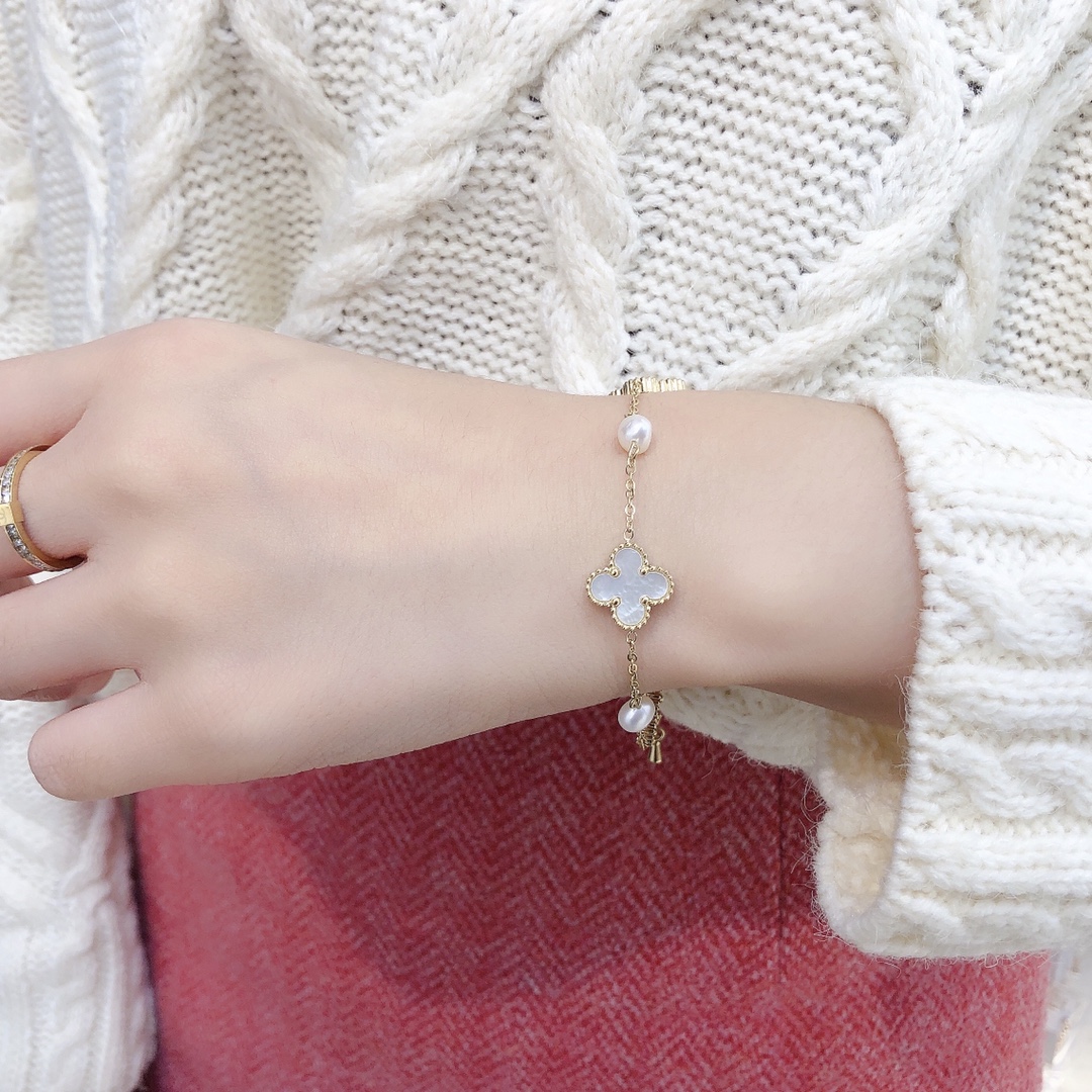 Replica VanCleef Arpels Bracelet