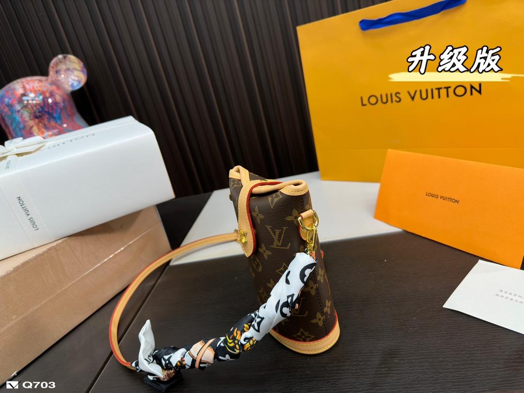 Replica Louis Vuitton Bag 6*14*18CM