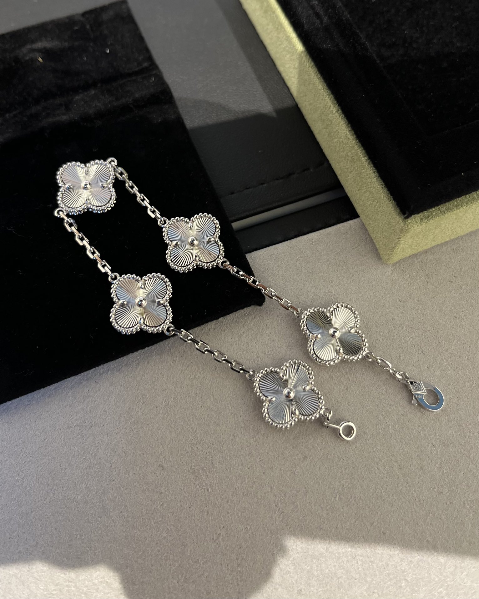 Replica VanCleef Arpels Bracelet