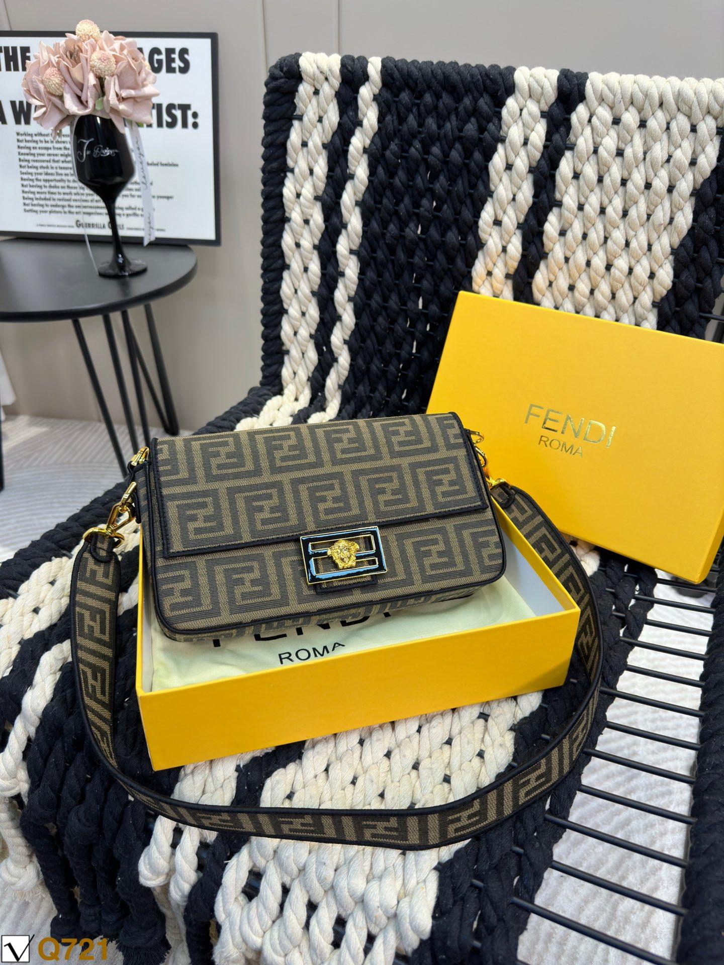 Replica Fendi Bag 14*25CM