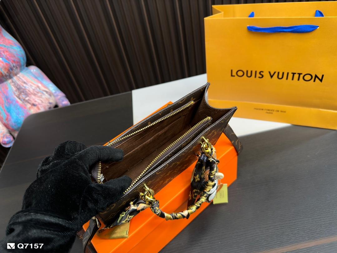 Replica Louis Vuitton Bag 13*24CM