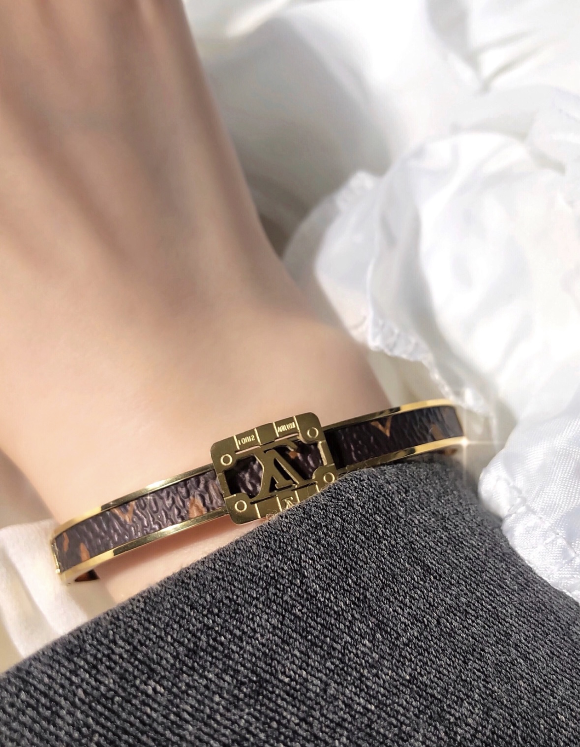 Replica LOUIS VUITTON Bangle