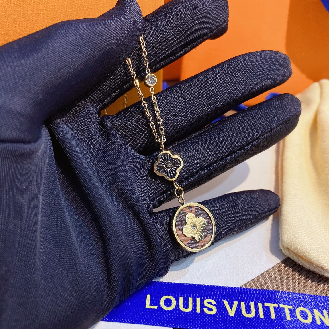 Replica LOUIS VUITTON Necklace