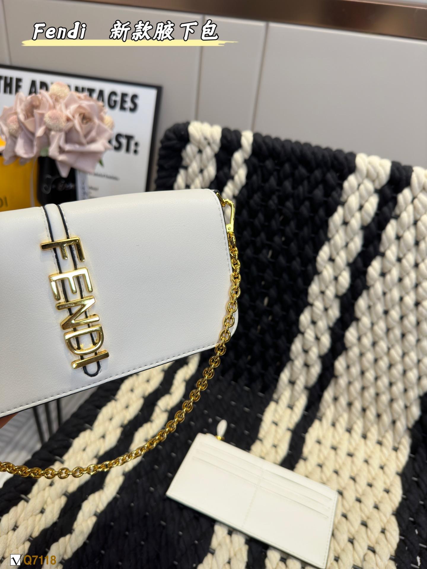 Replica Fendi Bag 21.4*11CM