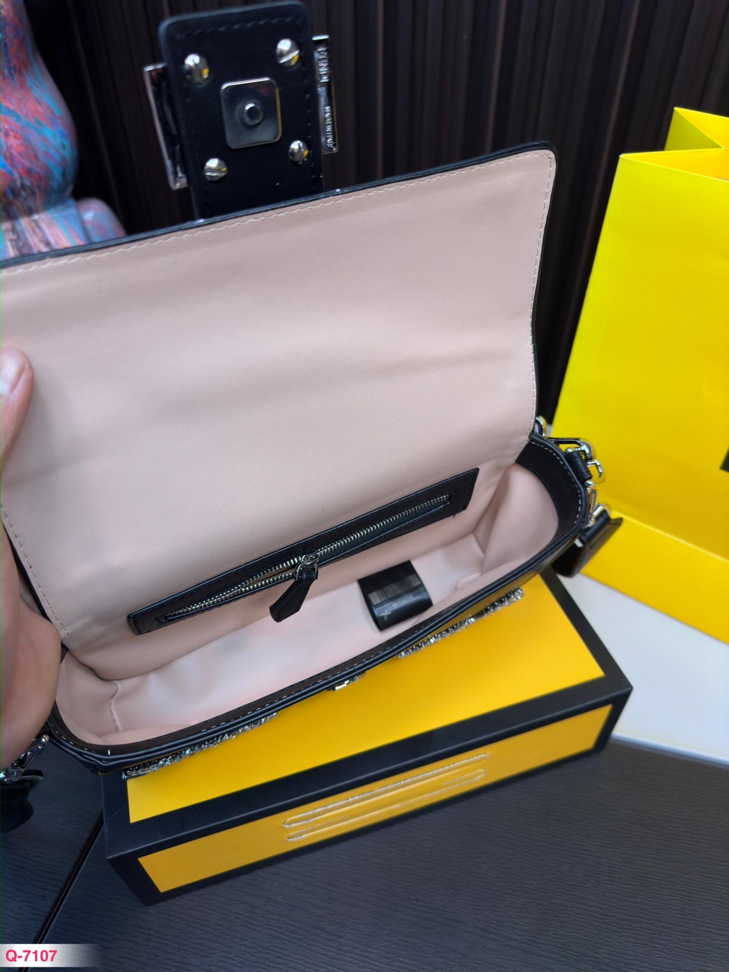 Replica Fendi Bag 15*25CM
