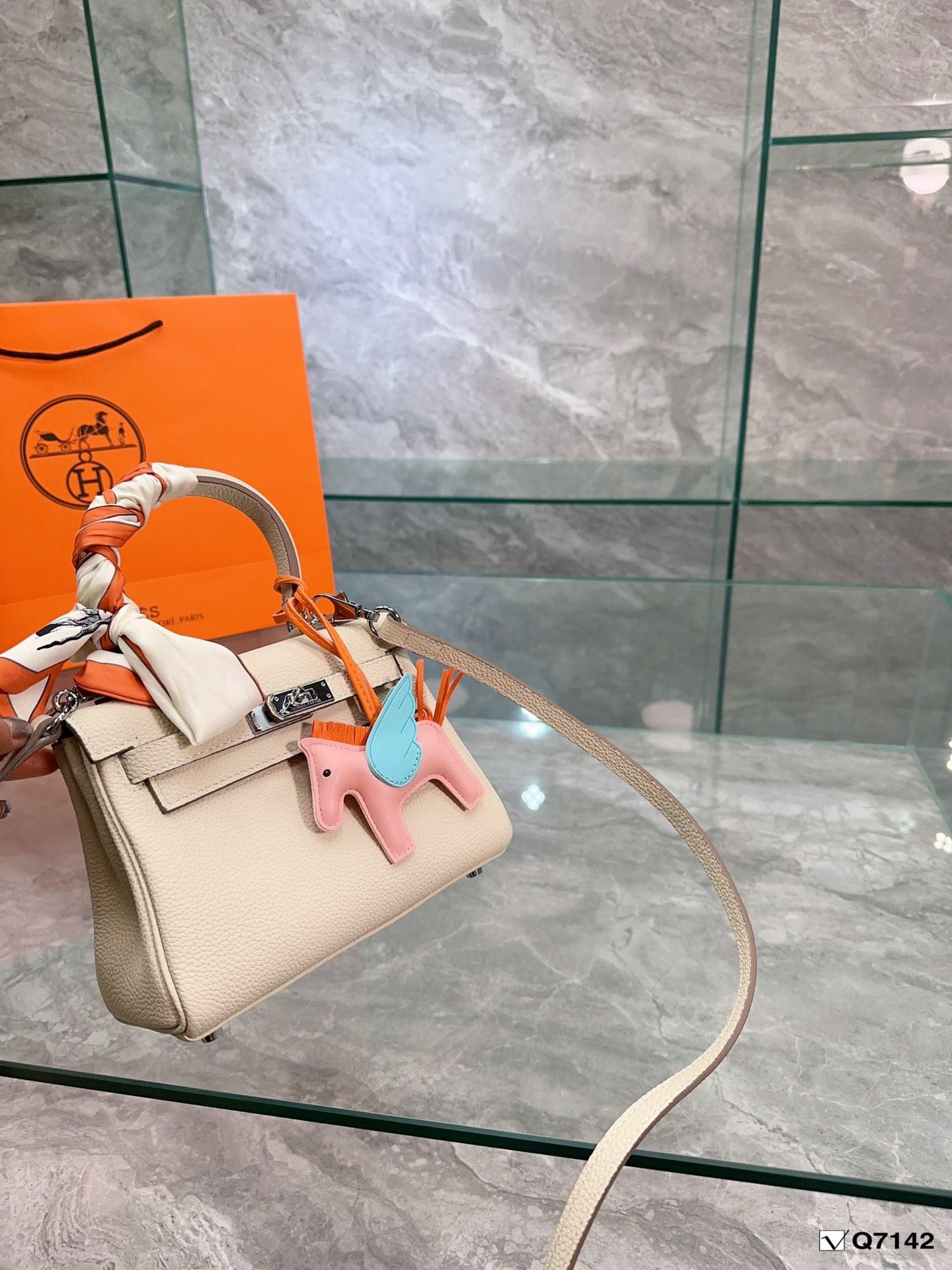 Replica Hermes Bag  20CM
