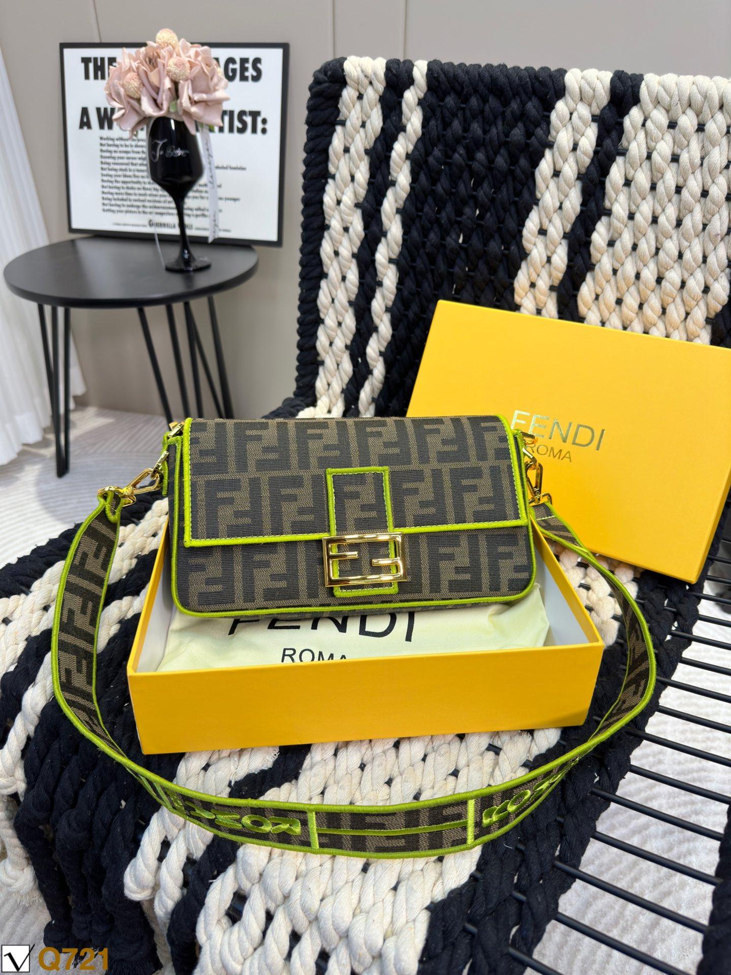 Replica Fendi Bag 14*25CM