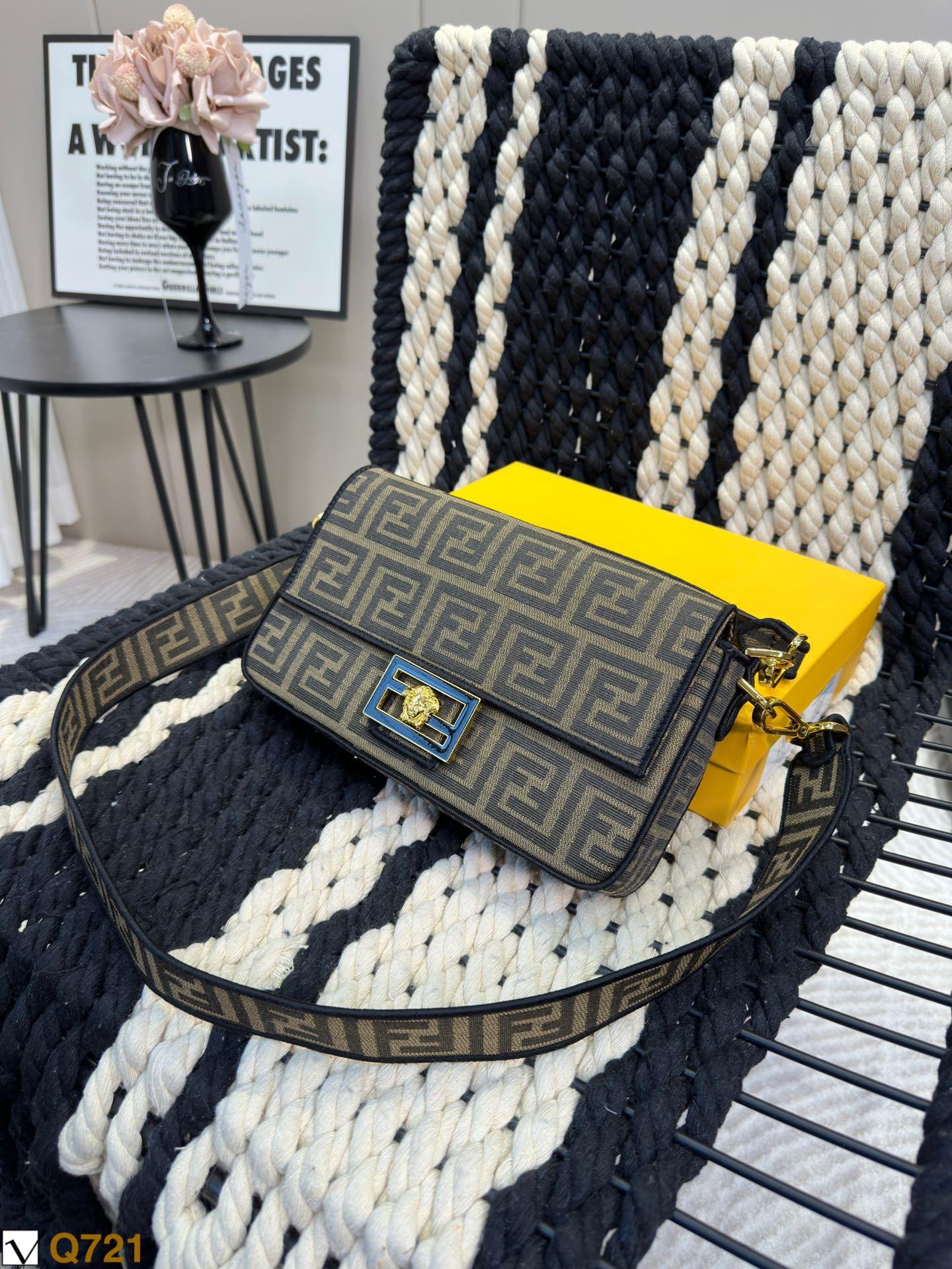 Replica Fendi Bag 14*25CM
