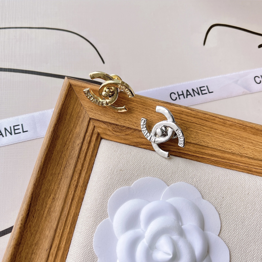 Replica CHANEL Brooch