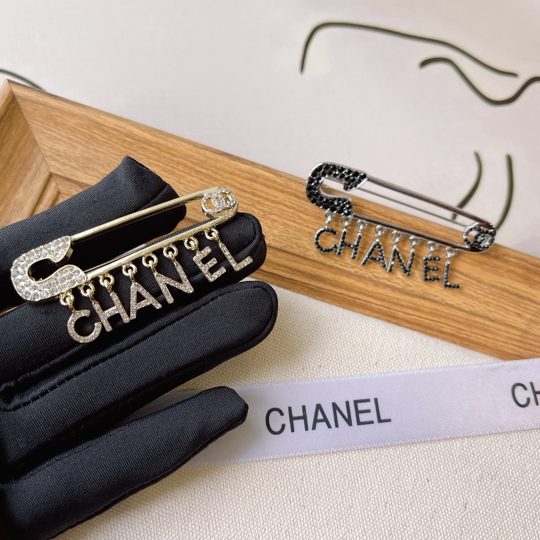 Replica CHANEL Brooch