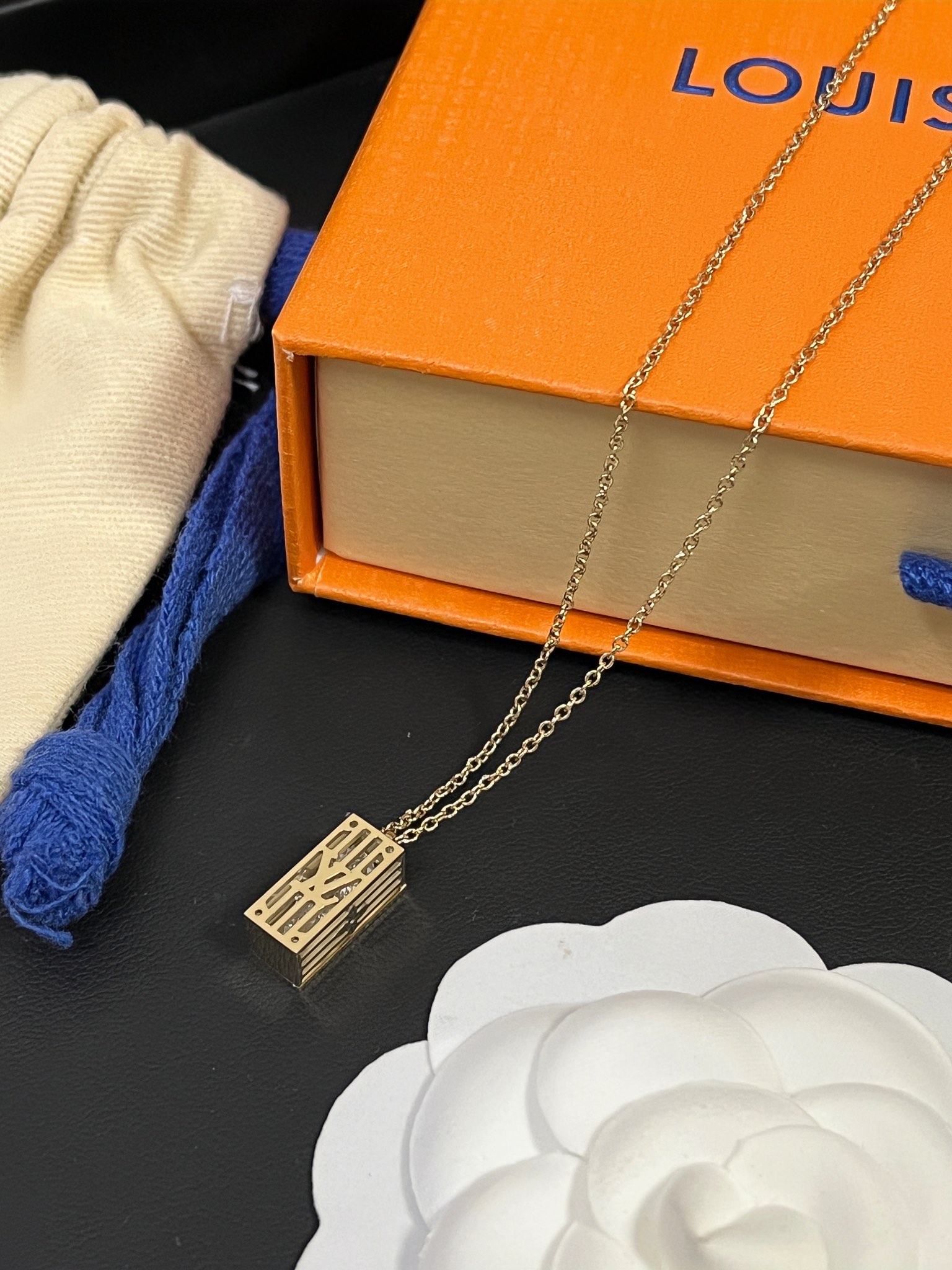 Replica LOUIS VUITTON Necklace