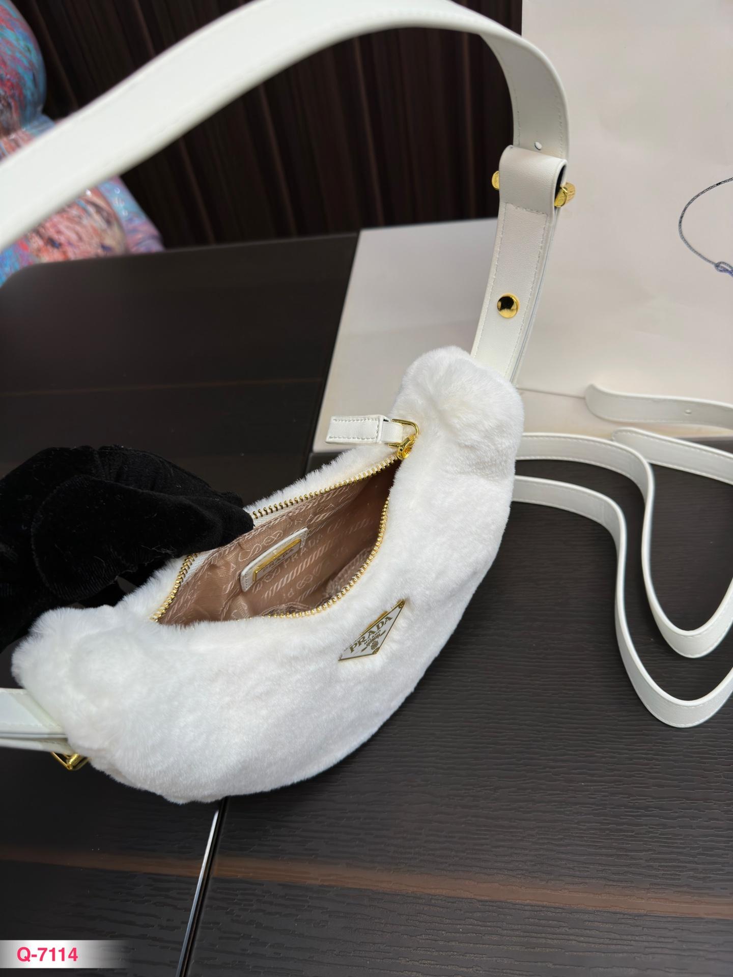 Replica Prada Bag 22*13CM