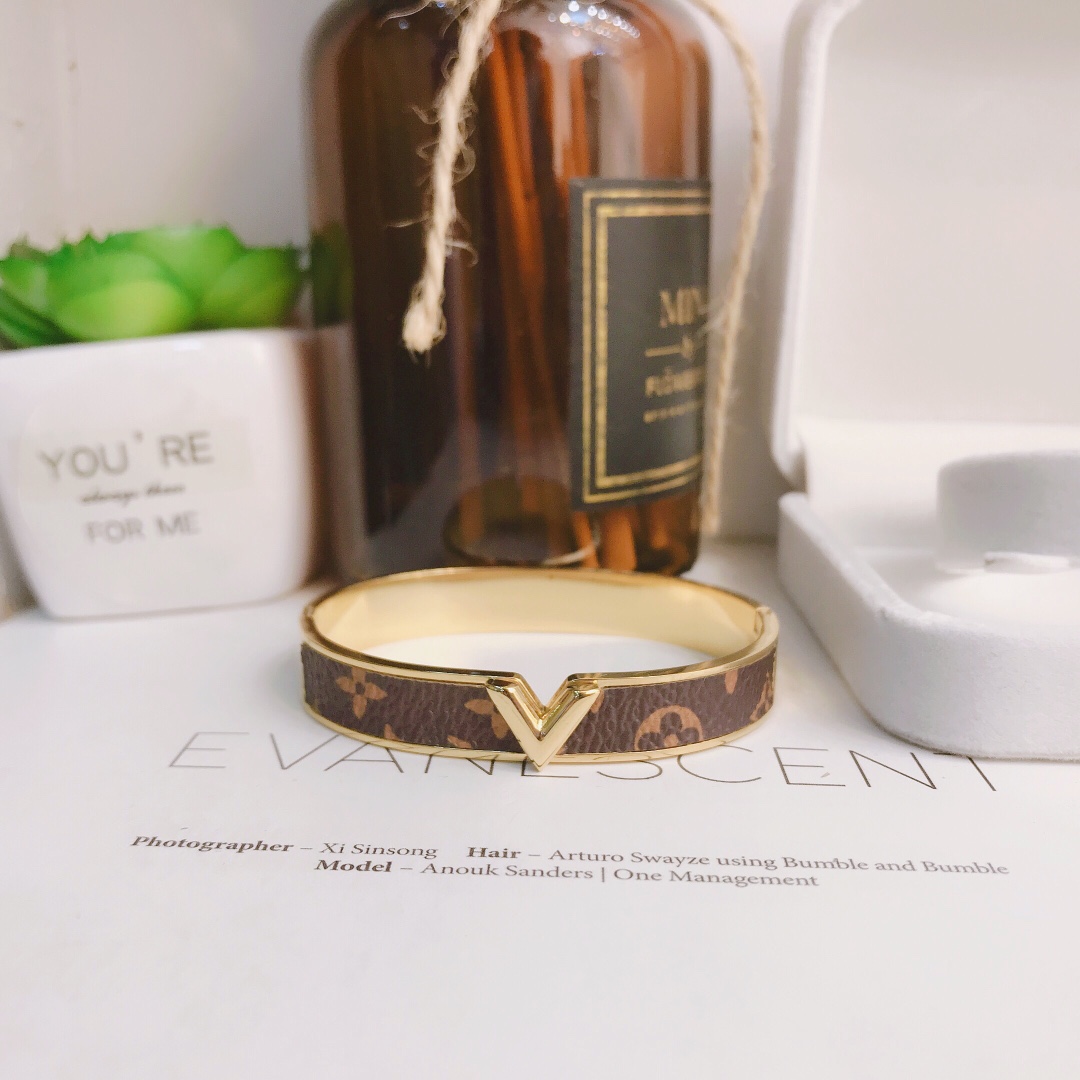 Replica LOUIS VUITTON Bangle