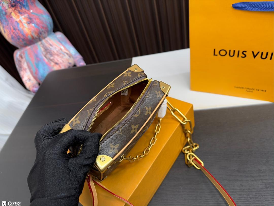 Replica Louis Vuitton Bag 18*12CM