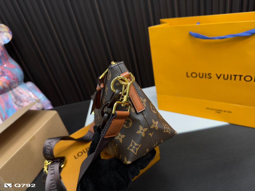 Replica Louis Vuitton Bag 15*20CM