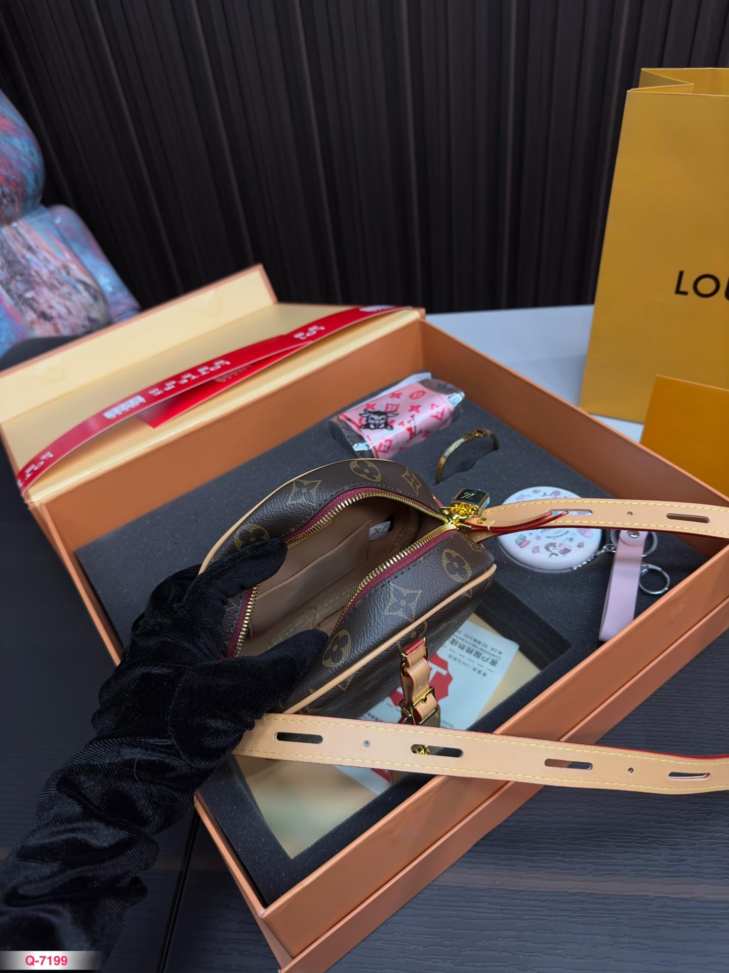 Replica Louis Vuitton Bag set 17*16CM