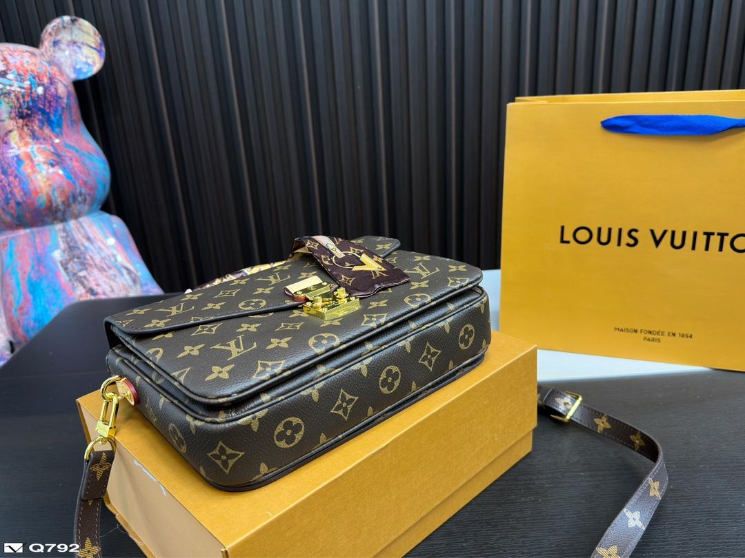 Replica Louis Vuitton Bag 24*18CM