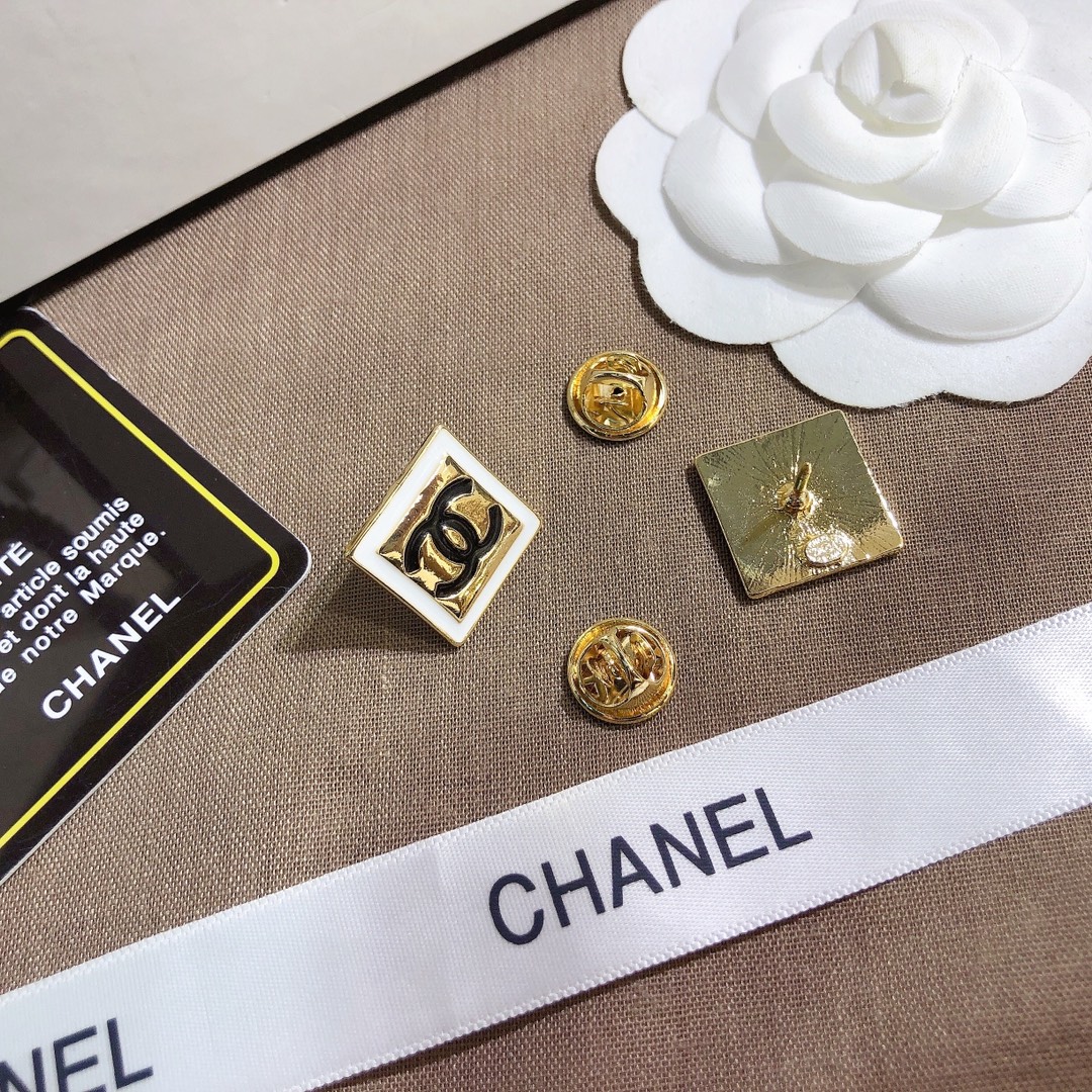 Replica CHANEL Brooch