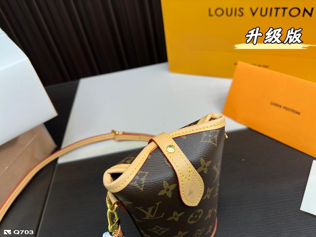 Replica Louis Vuitton Bag 6*14*18CM